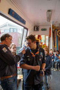 Jelmer wordt geïnstalleerd